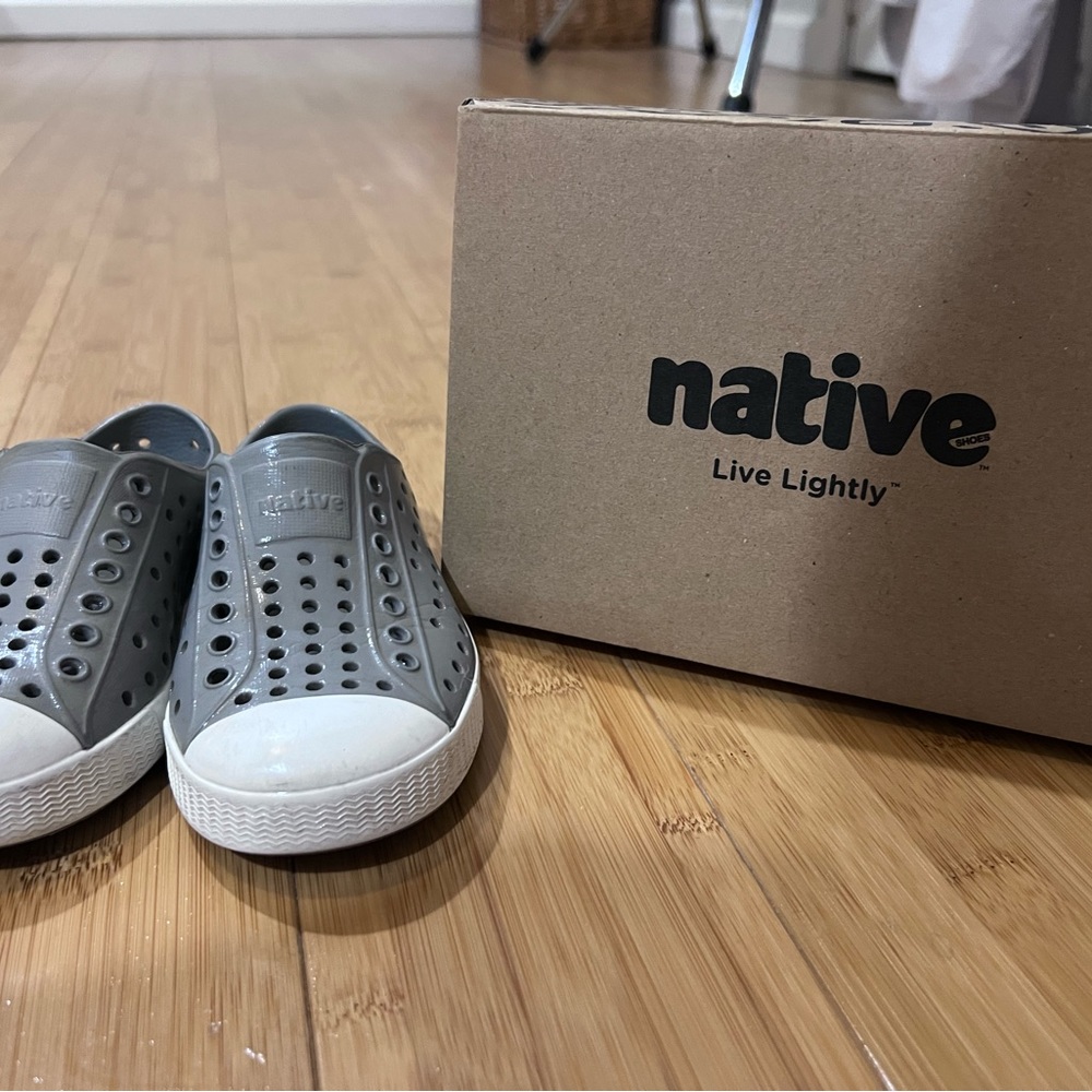Native Jefferson shoes size 8 Toddler